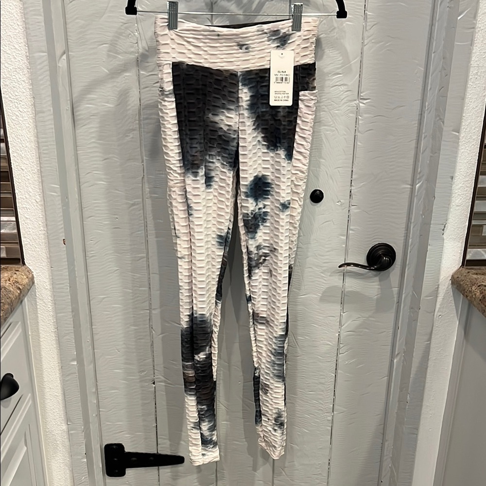 Yuna Tic Toc Butt Cinching Leggings NWT S/M